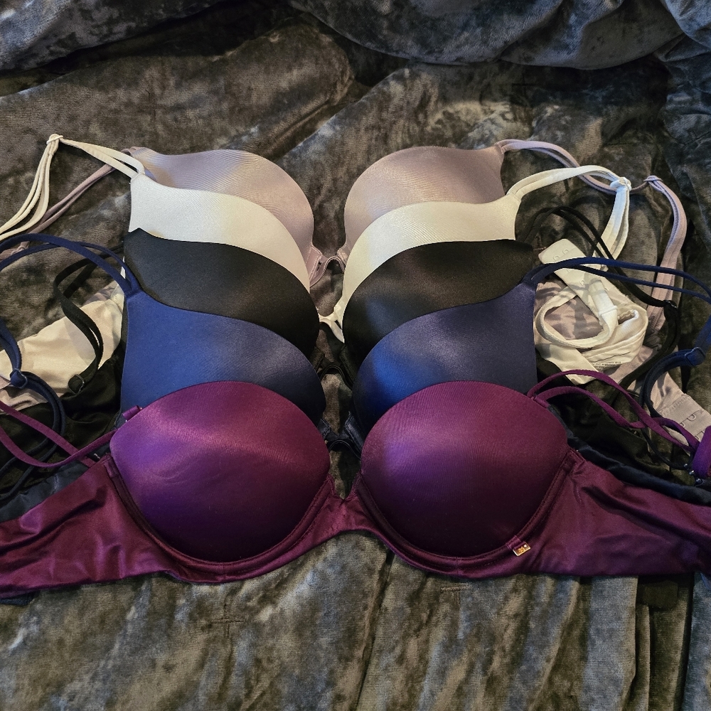 LOT 32B Victoria's Secret Very Sexy Underwire Push-Up Bras (5)